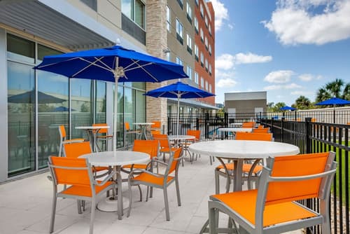 Holiday Inn Express & Suites Sanford- Lake Mary by IHG, Terrace/patio