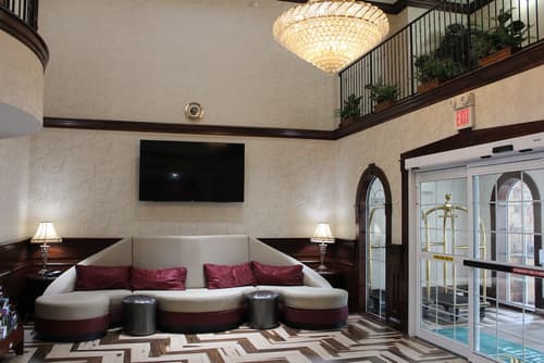 Quality Suites NYC Gateway, Interior entrance