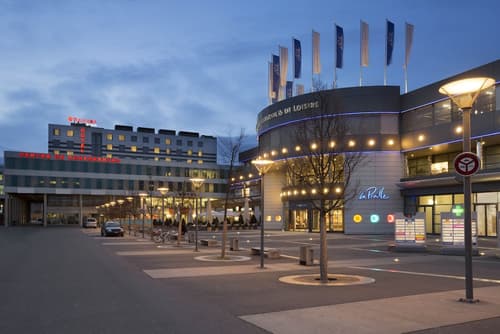 Ramada Encore by Wyndham Geneva, Exterior