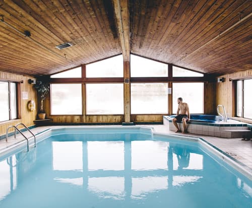 Commodores Inn, Indoor pool