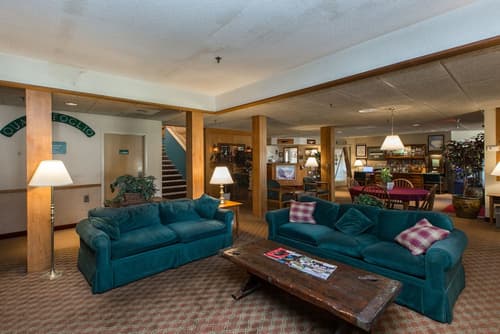 Commodores Inn, Lobby sitting area