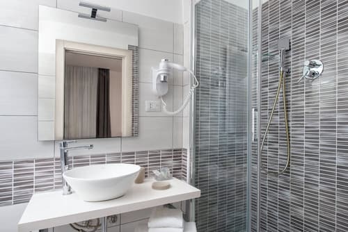 Hotel Assarotti, Bathroom