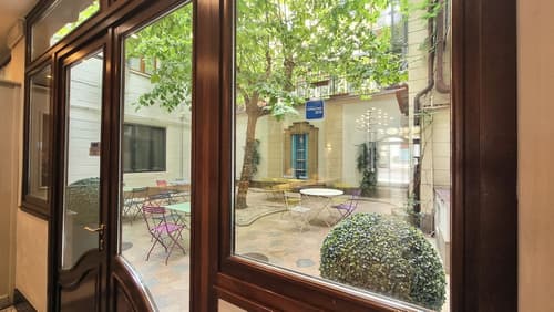 Hotel Astoria, Courtyard