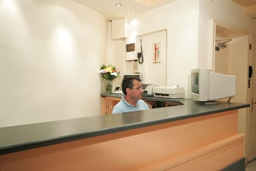 Alma Hotel, Reception