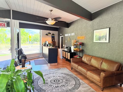 Timbers INN and Suites, Lobby
