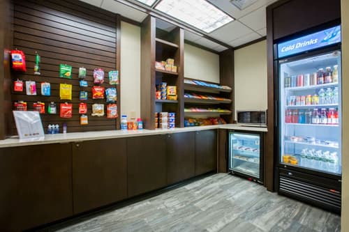 Holiday Inn Manchester Airport by IHG, Gift shop