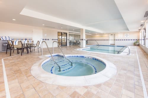 Holiday Inn Manchester Airport by IHG, Pool