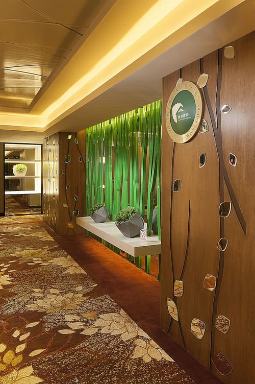 Hotel Beverly Plaza, Reception