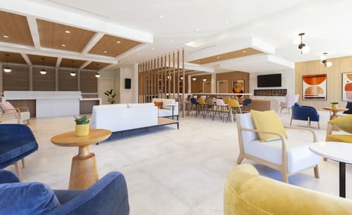 Strata Hotel, Lobby sitting area