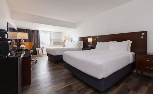 Strata Hotel, Primary image