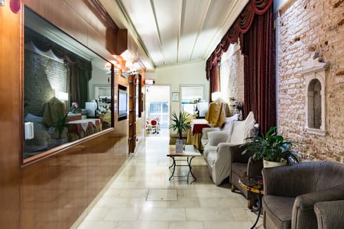 Hotel Alcyone, Lobby sitting area