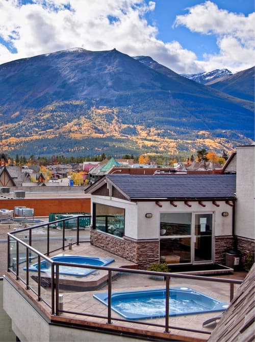 Whistler's Inn, Outdoor spa tub