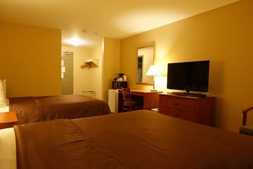Super 8 by Wyndham Sault Ste Marie On, Room