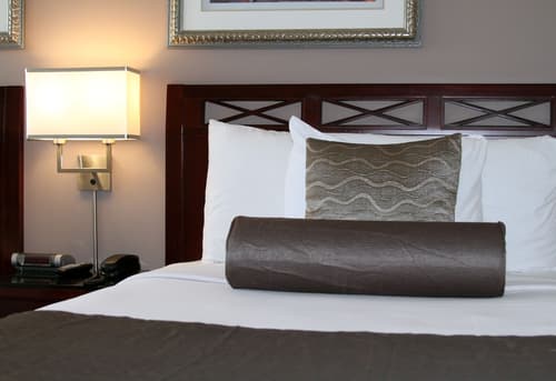 Red Lion Inn and Suites, Room