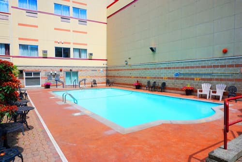 Red Lion Inn and Suites, Pool