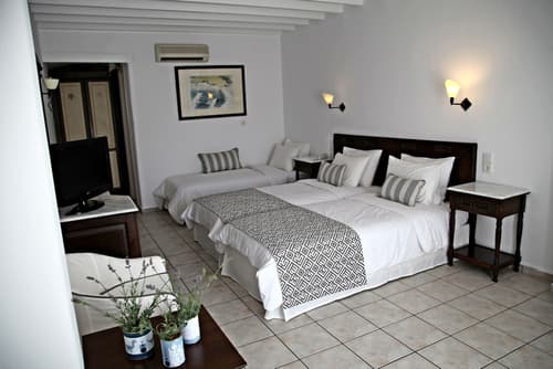 Pelican Bay Hotel, Room