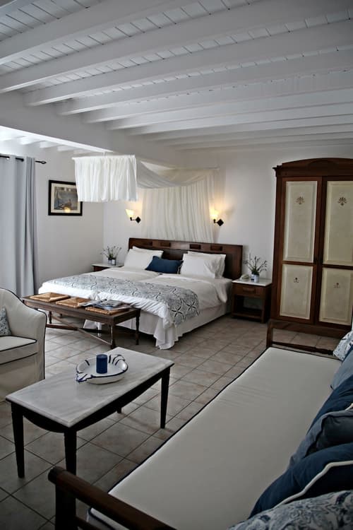 Pelican Bay Hotel, Room