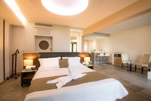 Atlantis Hotel, Room