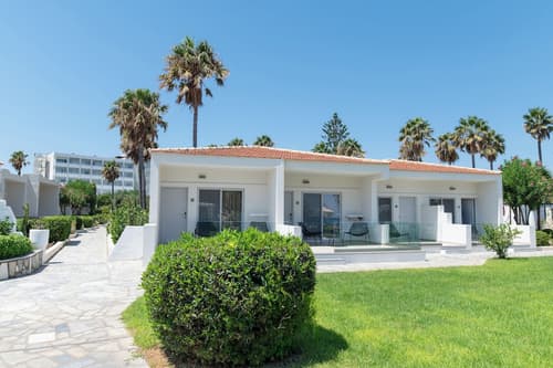 Atlantis Hotel, Room