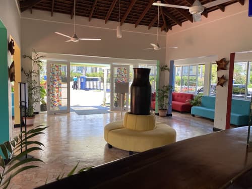 Toby's Resort, Lobby