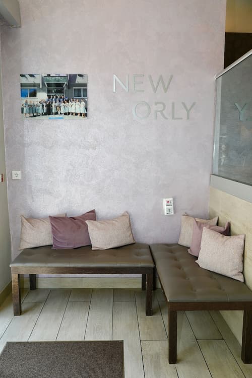 New Orly, Lobby sitting area
