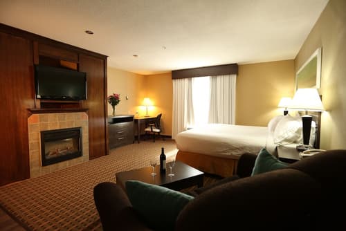 Holiday Inn Express & Suites - Vernon by IHG, Room