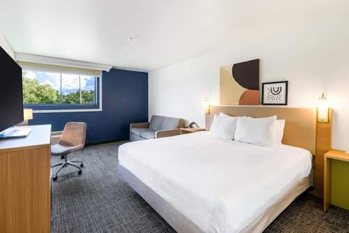 Spark by Hilton Ponce, Room