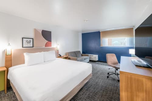 Spark by Hilton Ponce, Room