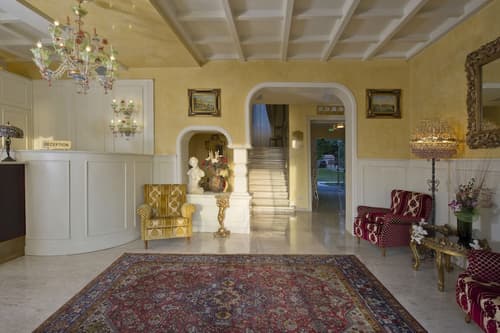 Viktoria Palace Hotel, Lobby lounge