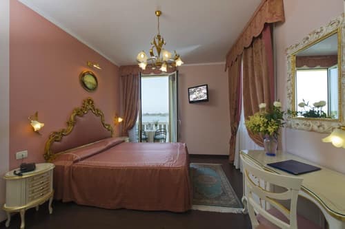 Viktoria Palace Hotel, Room