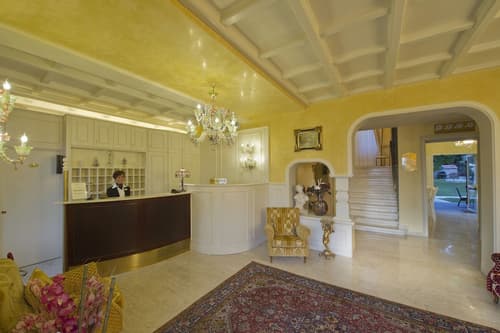 Viktoria Palace Hotel, Reception