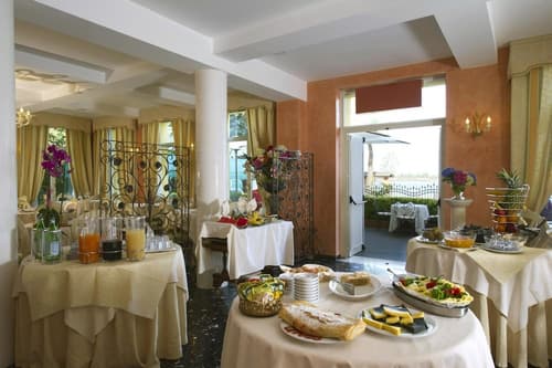 Viktoria Palace Hotel, Restaurant