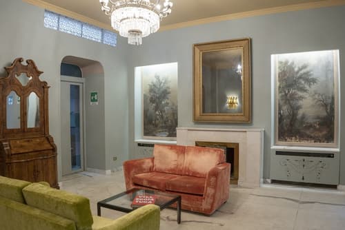 Hotel Milani, Lobby sitting area