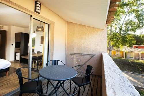 SOWELL HÔTELS L'Olivier, Terrace/patio