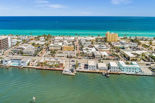 Silver Spray Motel, Beach