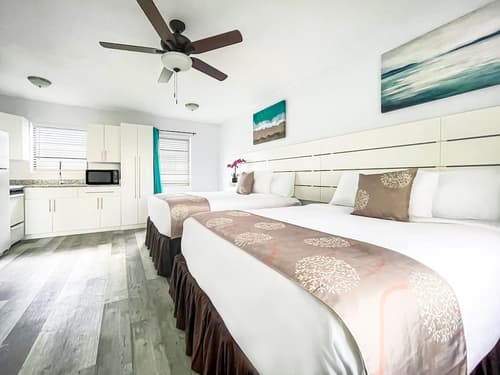 Silver Spray Motel, Room