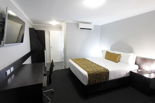 The Stirling Motel, Room