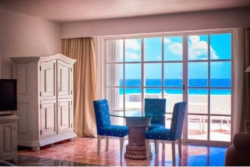 Casa Turquesa - Near Luxury Avenue Shopping Mall, Room