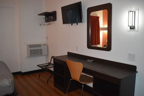 Motel 6 Springfield, IL, Room