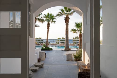 Kamari Beach Hotel, Interior entrance