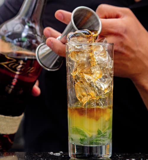 Aku Hotels, Restaurant