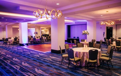 Embassy Suites Louisville Downtown, Reception