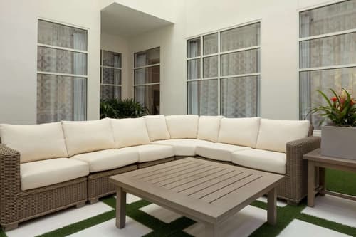 Embassy Suites Louisville Downtown, Lobby