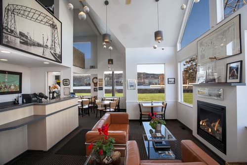 South Pier Inn, Lobby