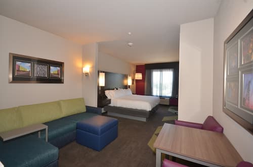 Holiday Inn Express & Suites Oklahoma City Mid - Arpt Area by IHG, Room