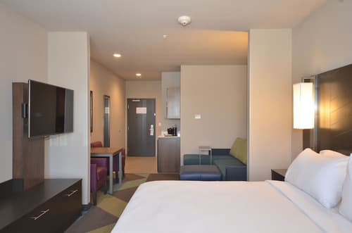 Holiday Inn Express & Suites Oklahoma City Mid - Arpt Area by IHG, Room