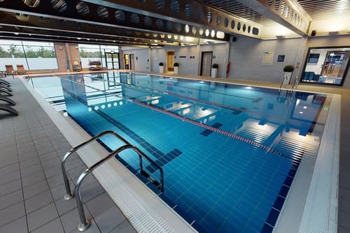 Village Hotel Edinburgh, Indoor pool