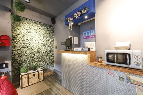 Hotel Mini, Reception