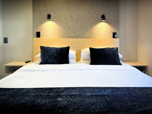 Beaches Nelson, Room