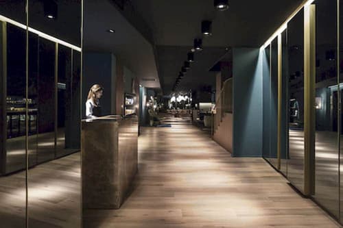 Yurbban Trafalgar Hotel, Reception